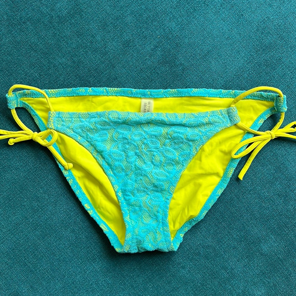 NEW bikini bottom 💙💛